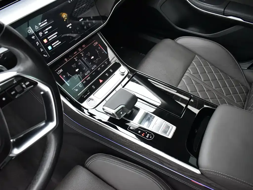 Audi A8 — фото 5