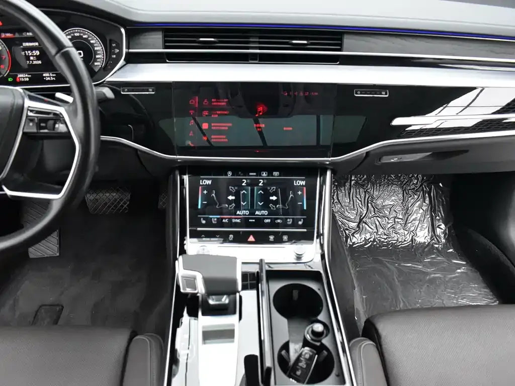 Audi A8 — фото 6
