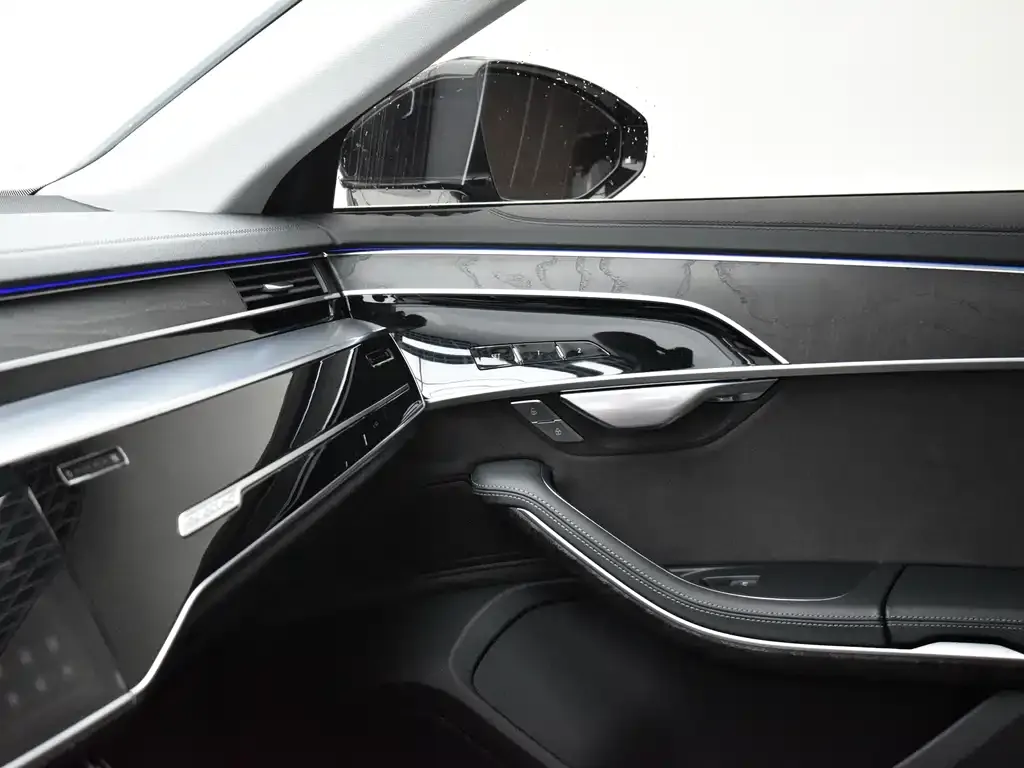 Audi A8 — фото 10
