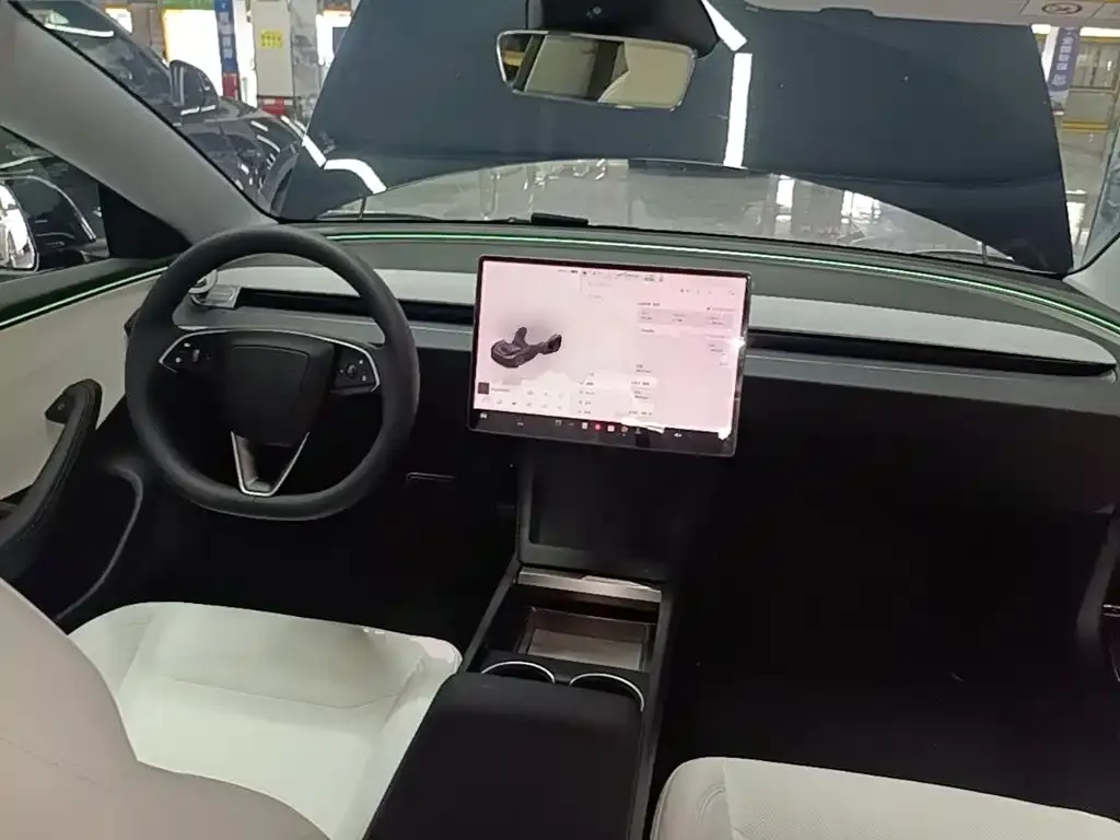 Tesla Model 3 — фото 2