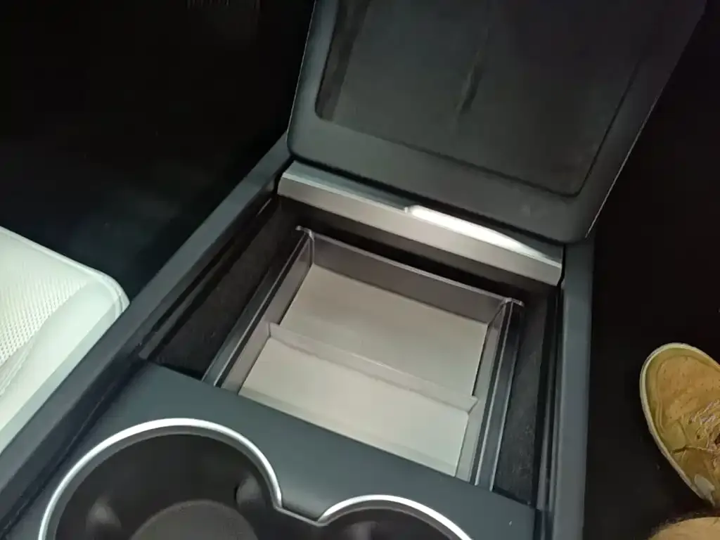 Tesla Model 3 — фото 3