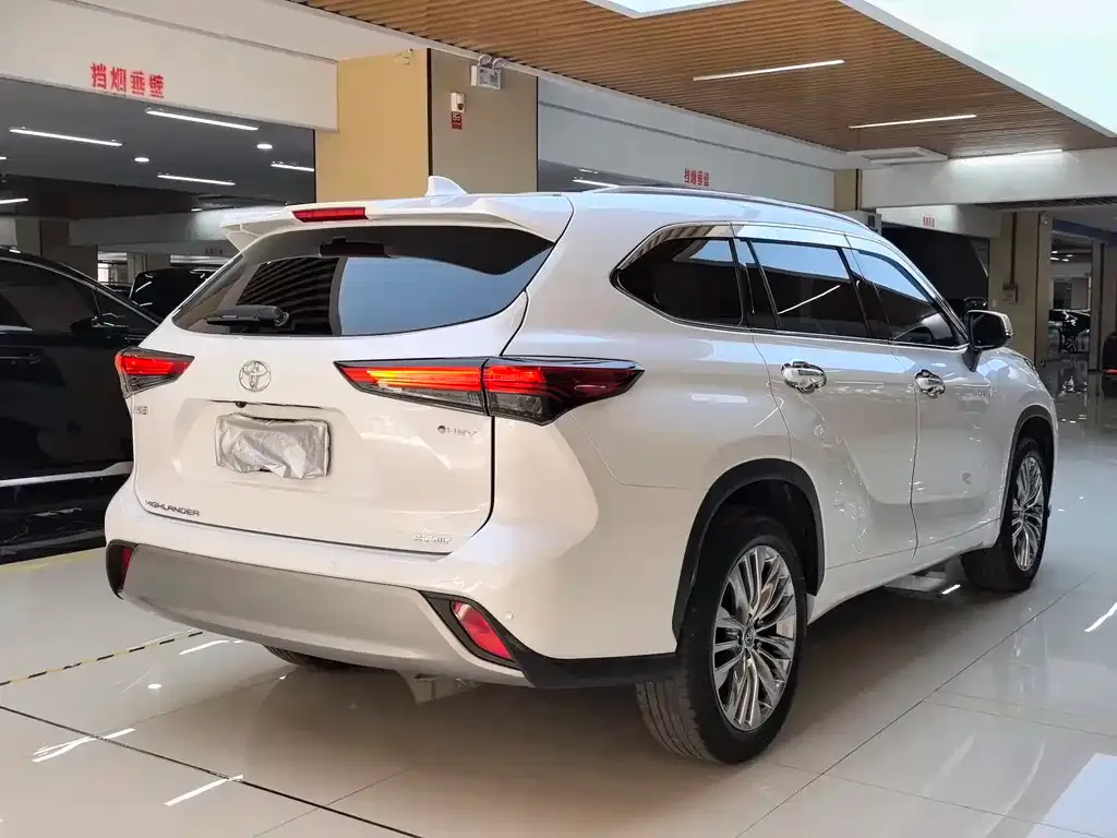 Toyota Highlander — фото 9
