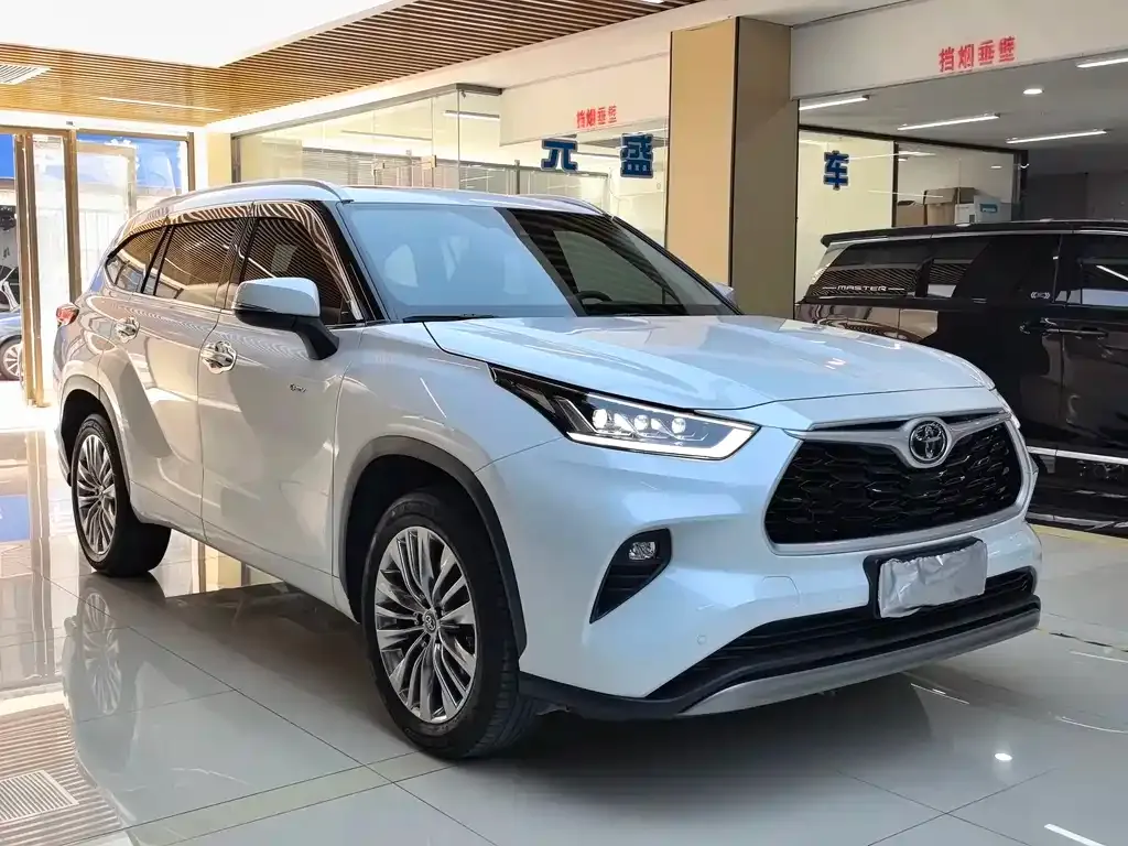 Toyota Highlander — фото 10