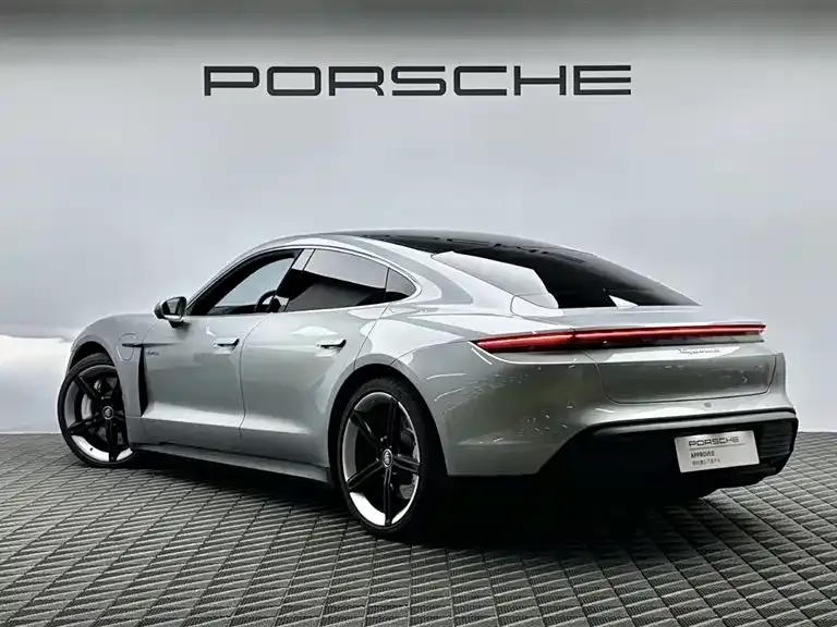 Porsche Taycan — фото 9