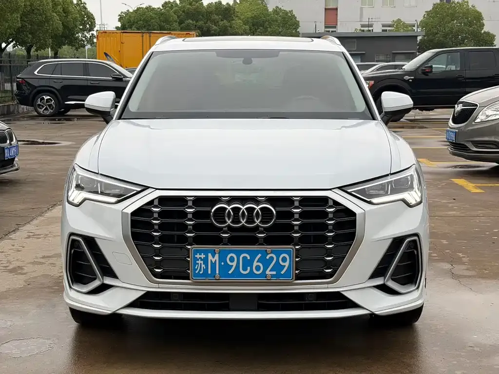 Audi Q3 — фото 1