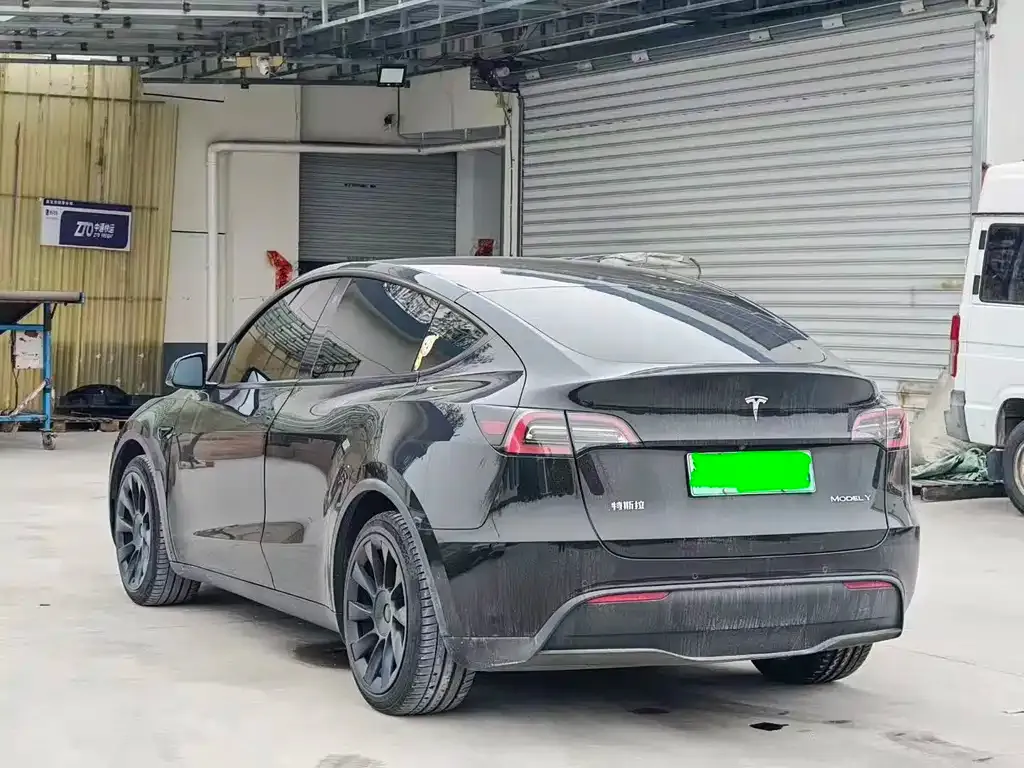 Tesla Model Y — фото 8