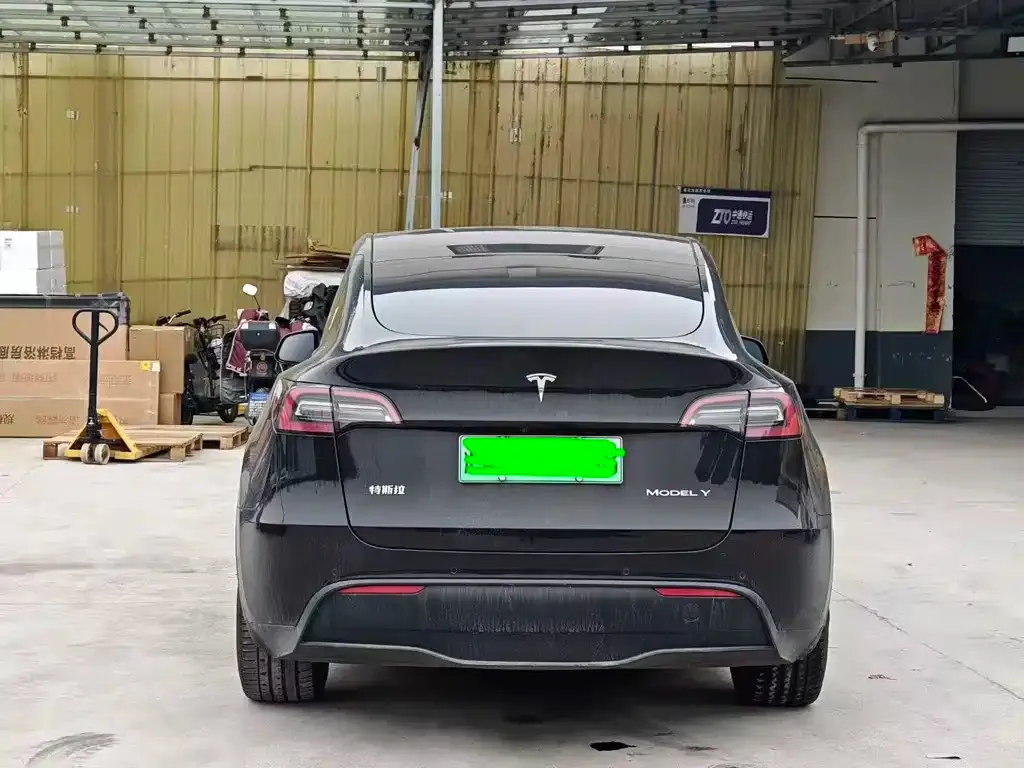 Tesla Model Y — фото 6