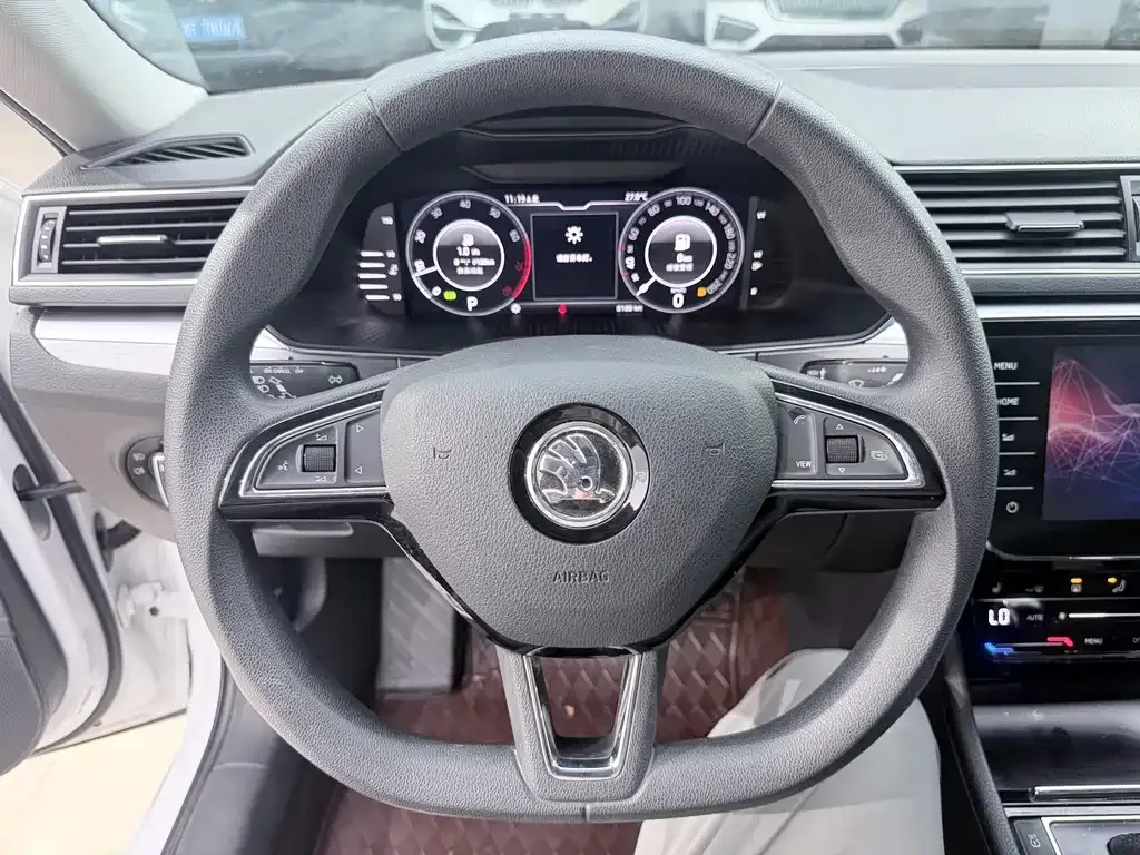 Skoda Superb — фото 4