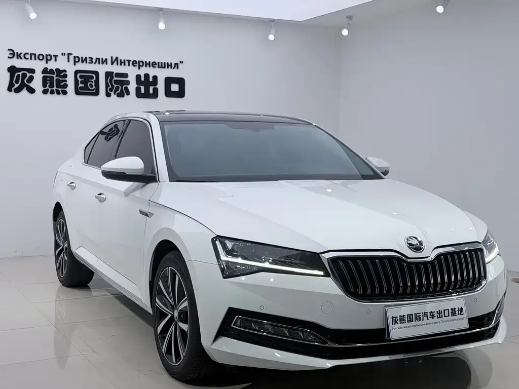 Skoda Superb — фото 8