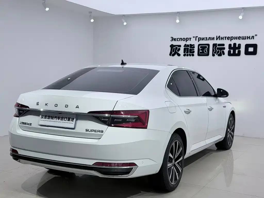 Skoda Superb — фото 9