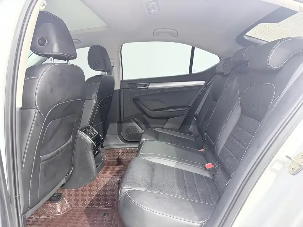 Skoda Superb — фото 7