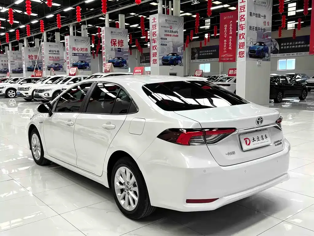 Toyota Corolla — фото 9