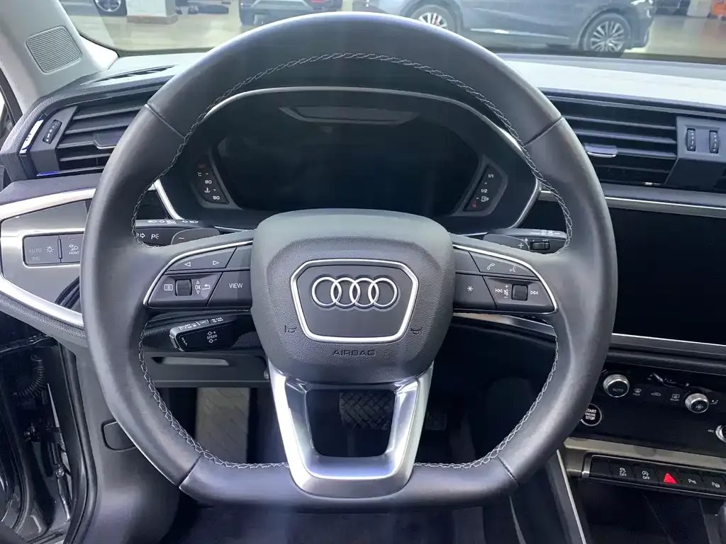 Audi Q3 — фото 6