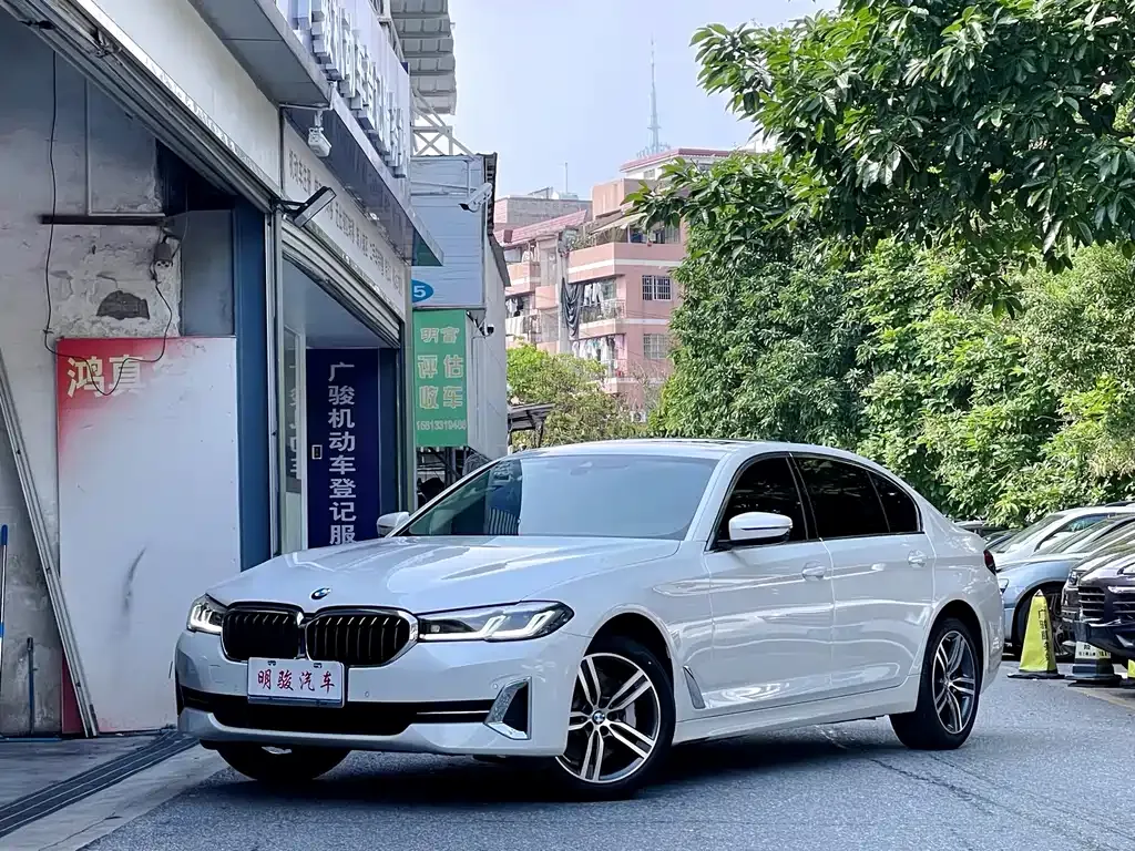 BMW 5 Series — фото 1