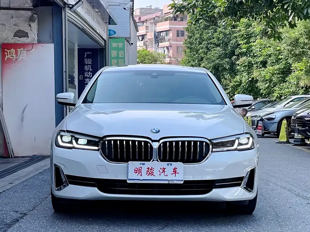 BMW 5 Series — фото 9