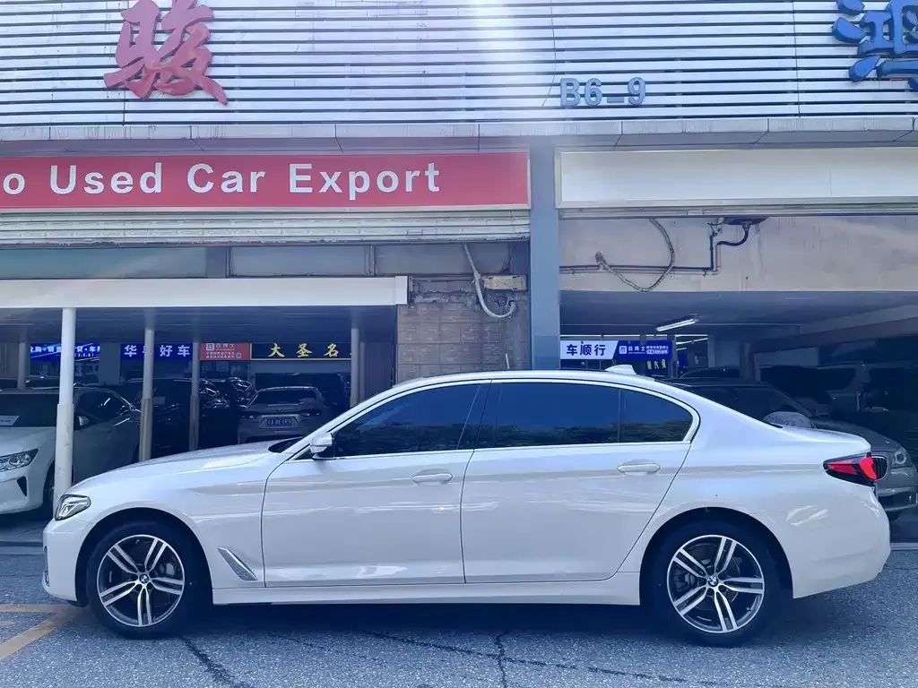 BMW 5 Series — фото 10