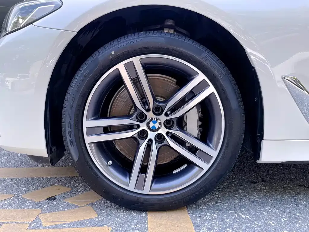 BMW 5 Series — фото 2