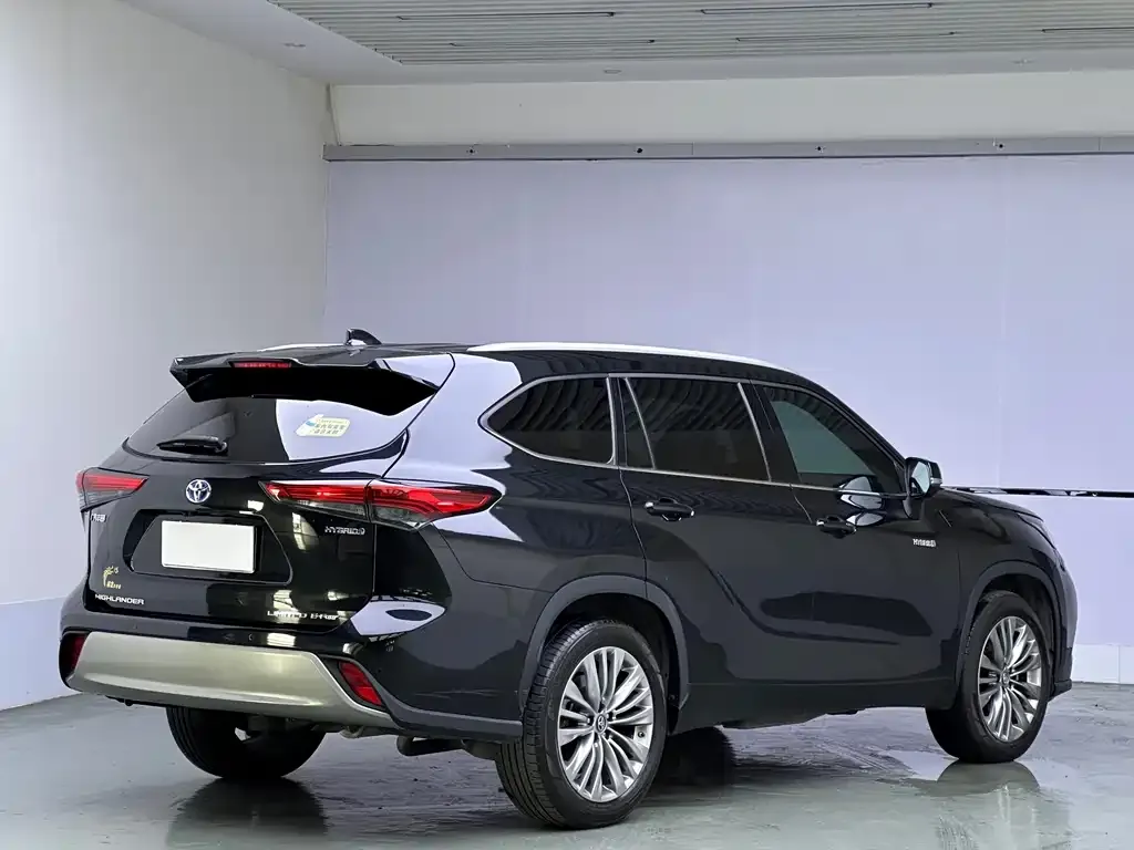 Toyota Highlander — фото 10