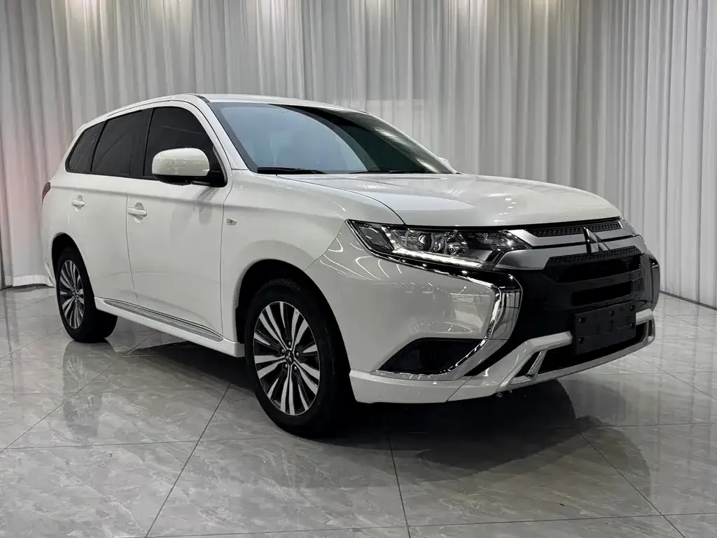Mitsubishi Outlander — фото 8