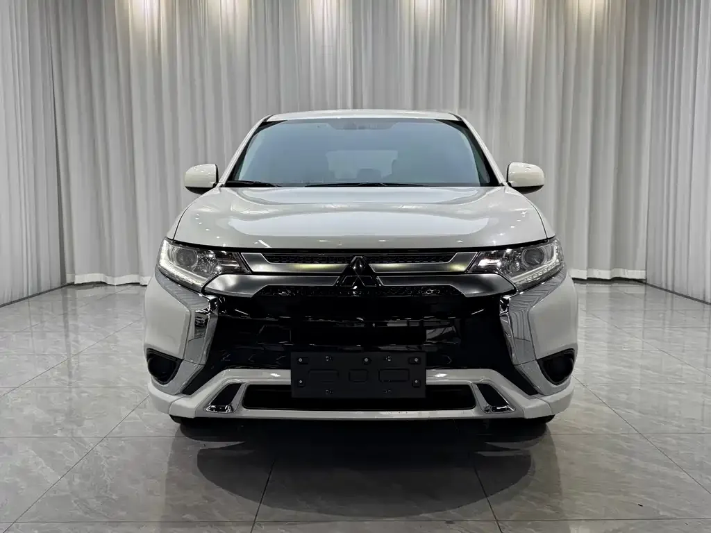Mitsubishi Outlander — фото 4