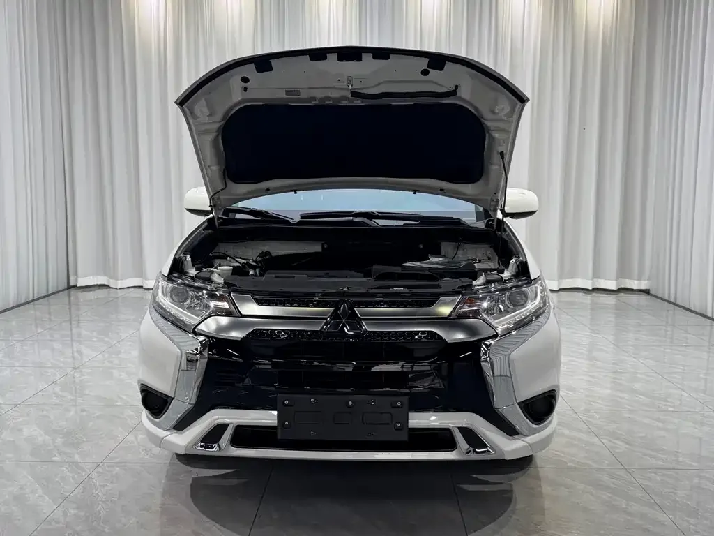 Mitsubishi Outlander — фото 2
