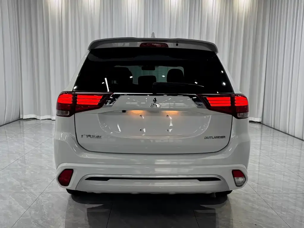 Mitsubishi Outlander — фото 3