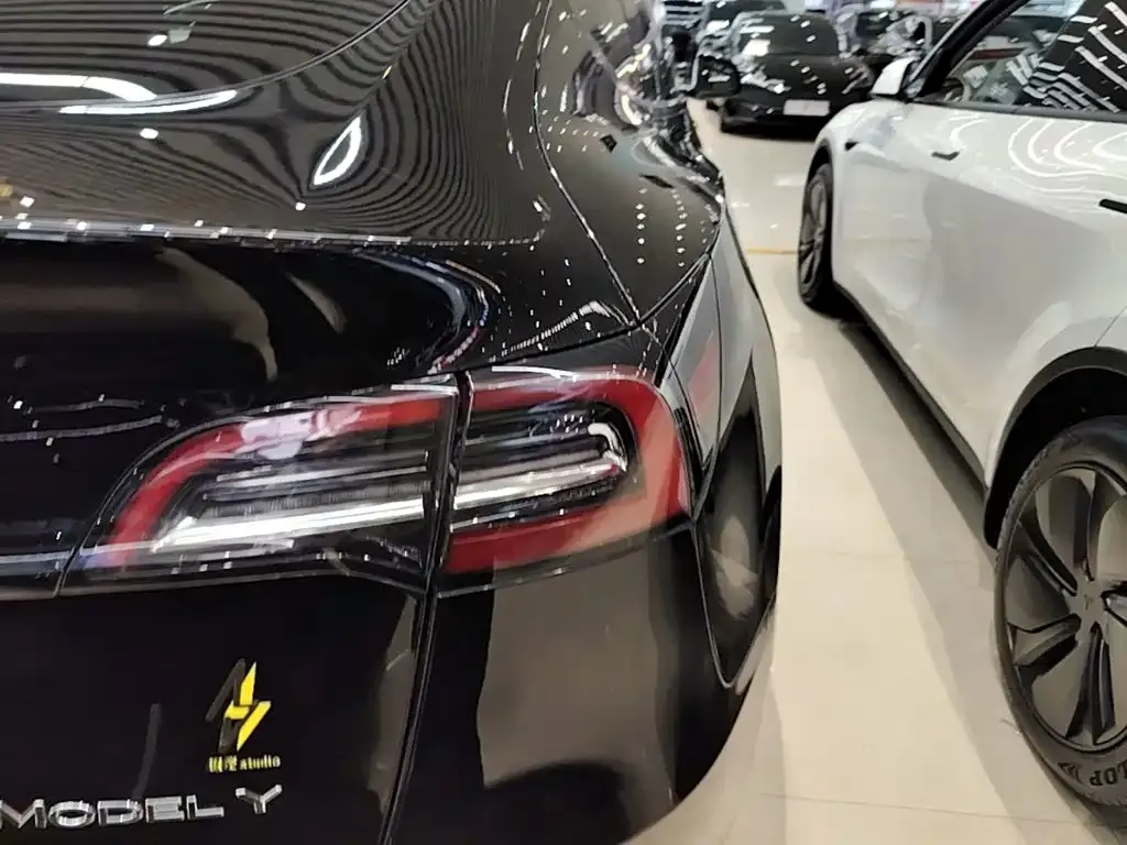 Tesla Model Y — фото 7