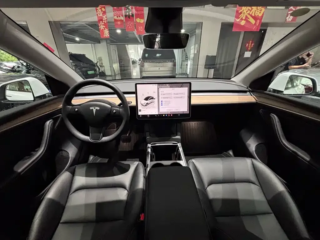 Tesla Model Y — фото 4