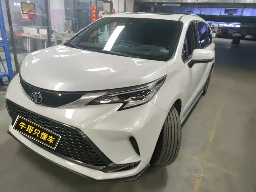 Toyota Granvia — фото 1