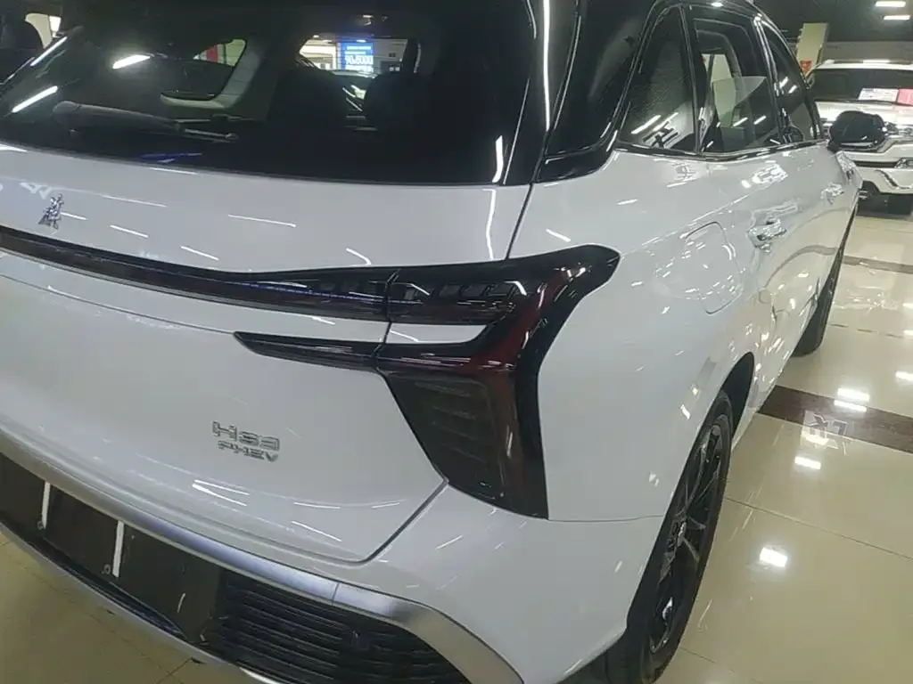 Hongqi HS3 PHEV — фото 4