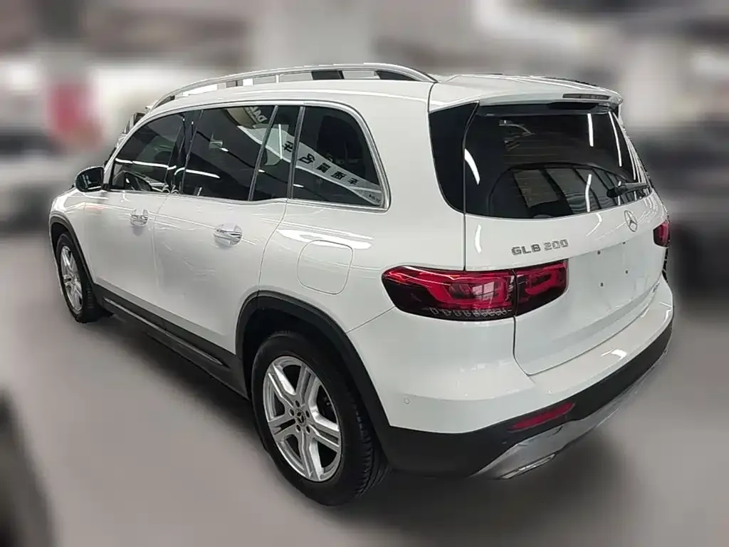 Mercedes-Benz GLB — фото 10