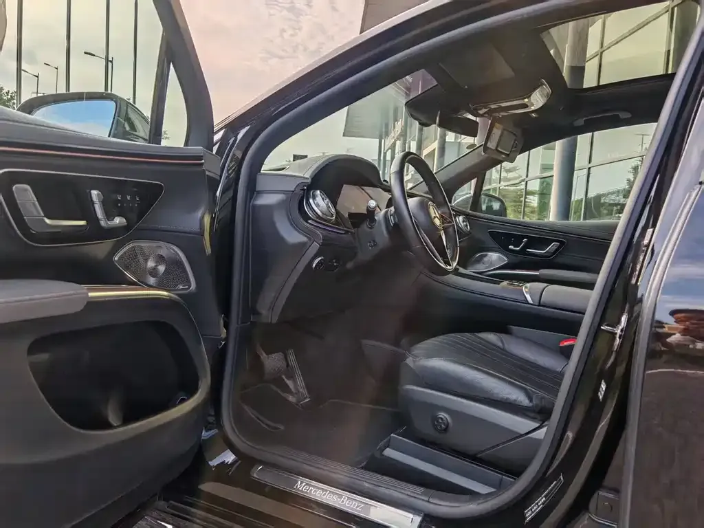 Mercedes-Benz EQS SUV — фото 4
