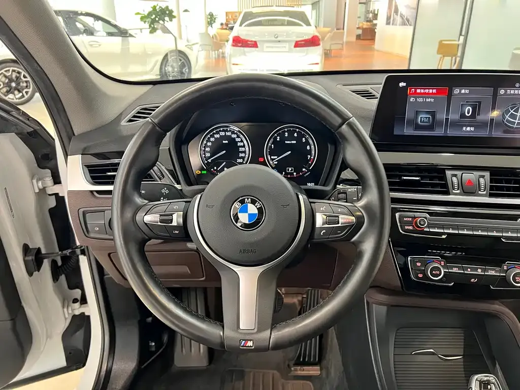 BMW X1 — фото 9