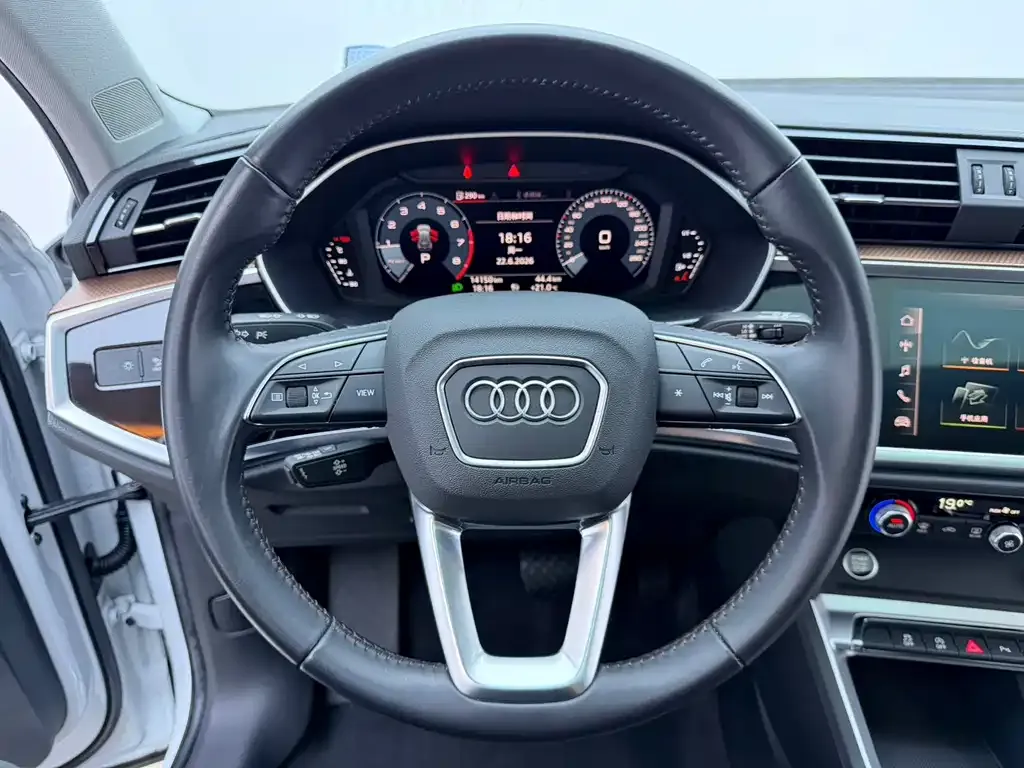 Audi Q3 — фото 4