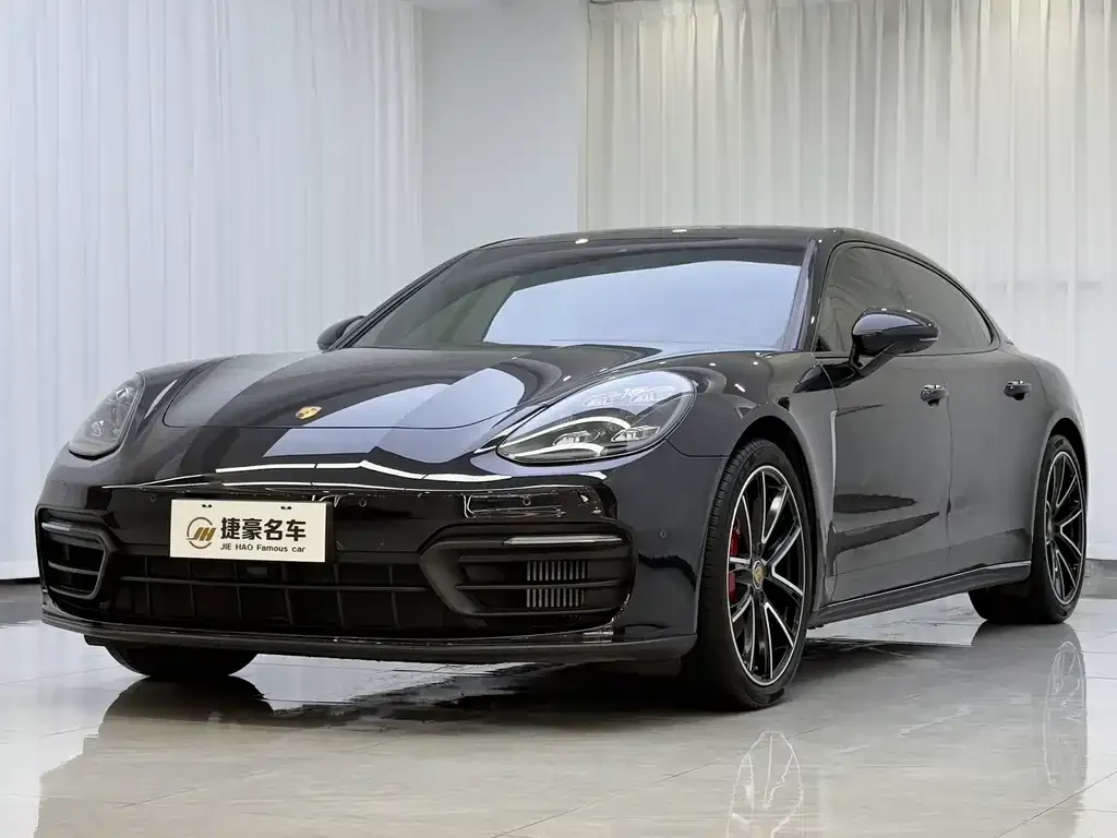 Porsche Panamera — фото 1