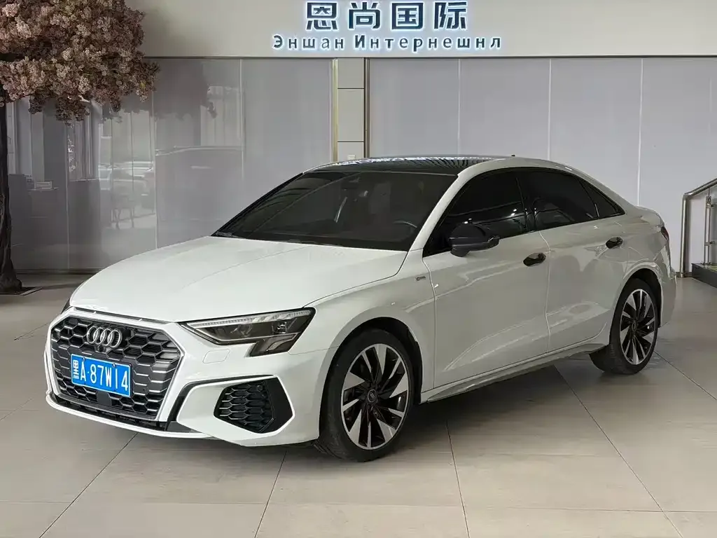 Audi A3 — фото 1