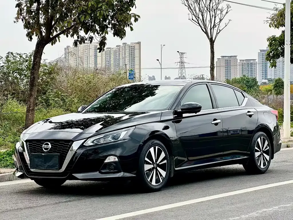 Nissan Teana — фото 1