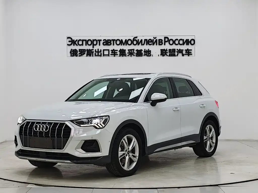 Audi Q3 — фото 1