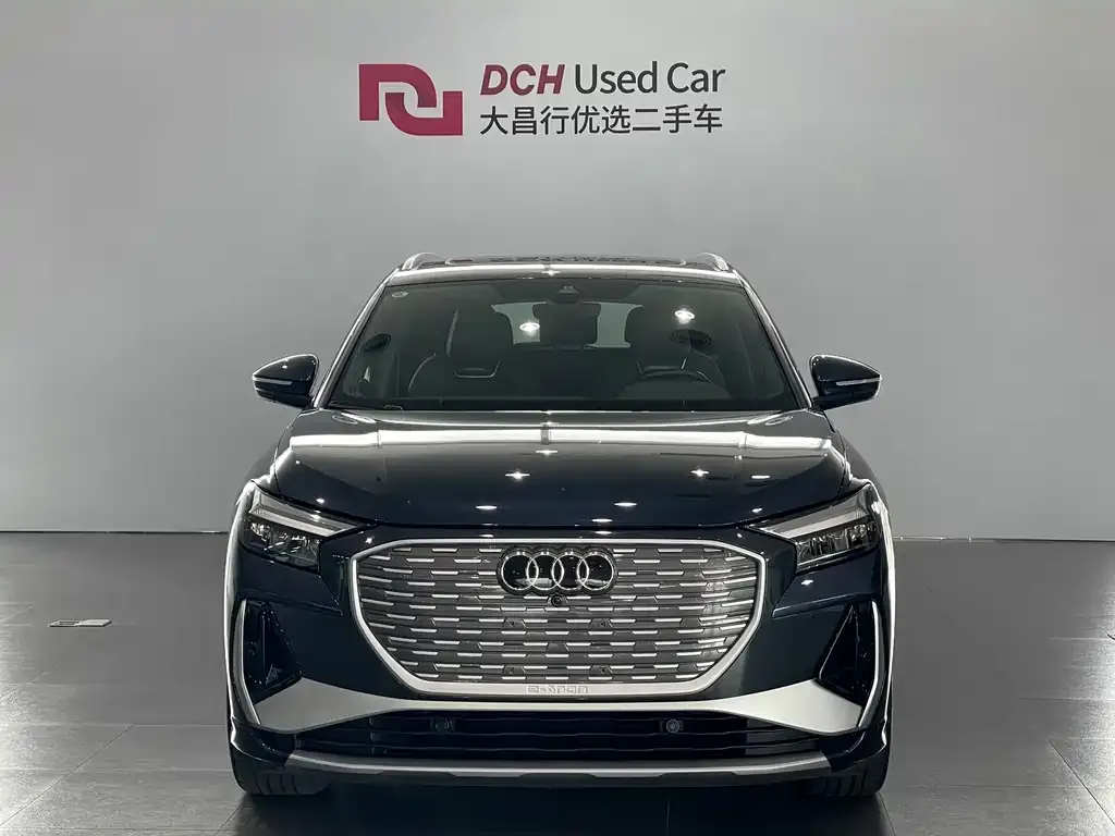 Audi Q4 e-tron — фото 1