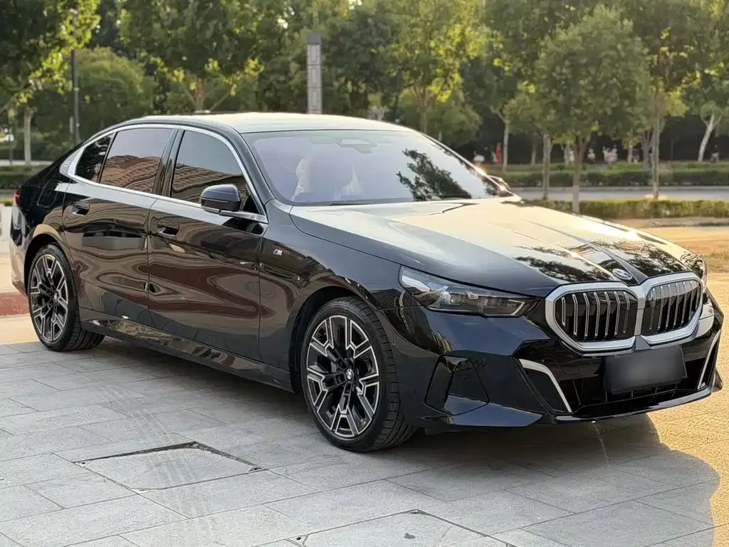 BMW 5 Series — фото 5