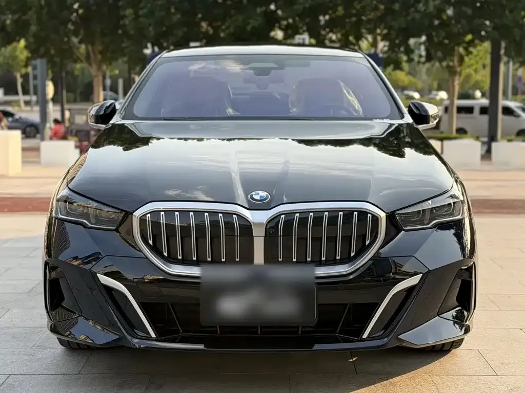 BMW 5 Series — фото 4