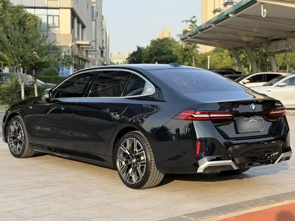 BMW 5 Series — фото 10