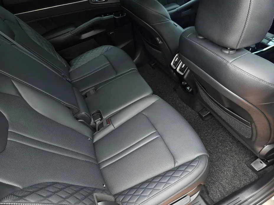 Kia Sorento — фото 7