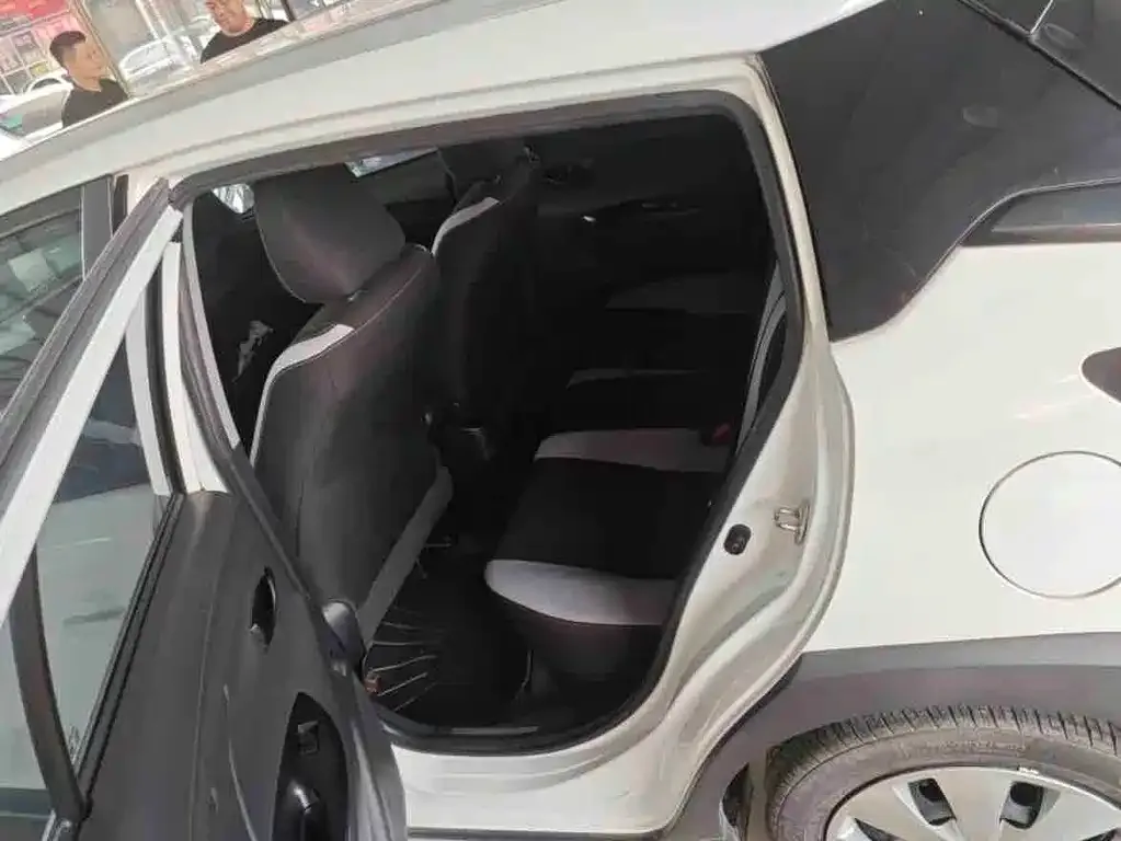 Toyota Yaris L — фото 2
