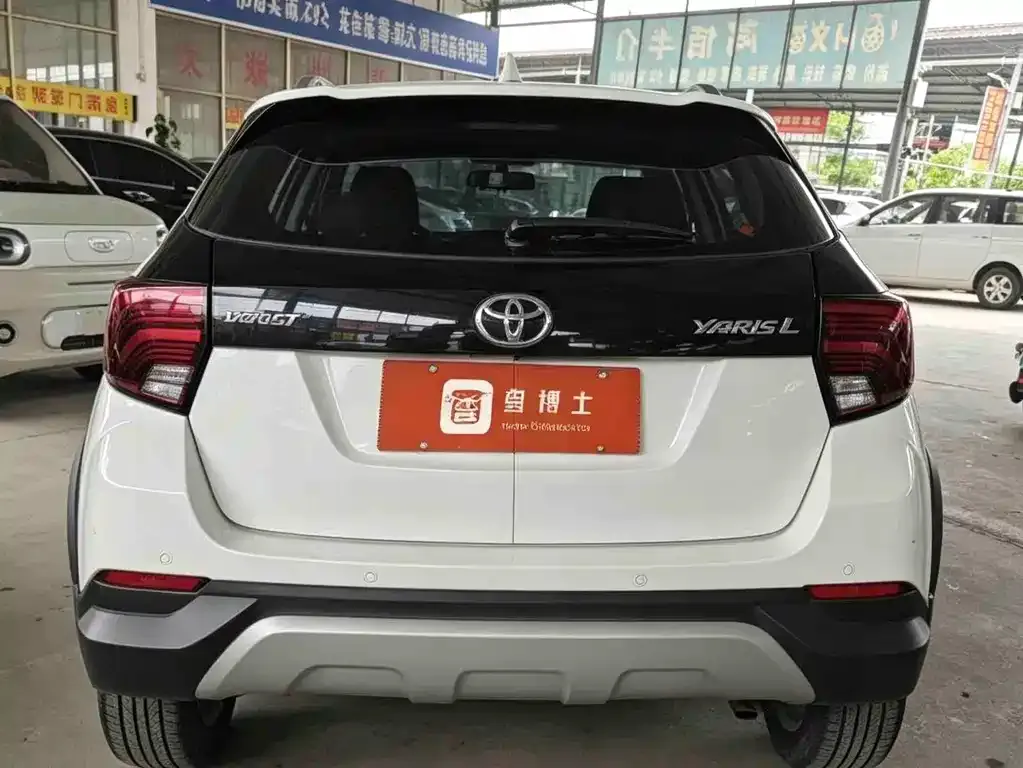 Toyota Yaris L — фото 8