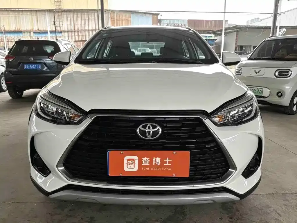 Toyota Yaris L — фото 10