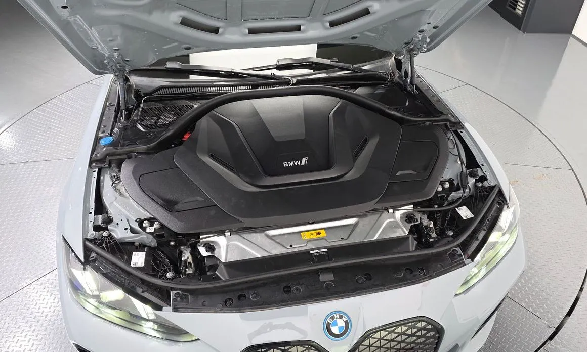 BMW i4 — фото 4