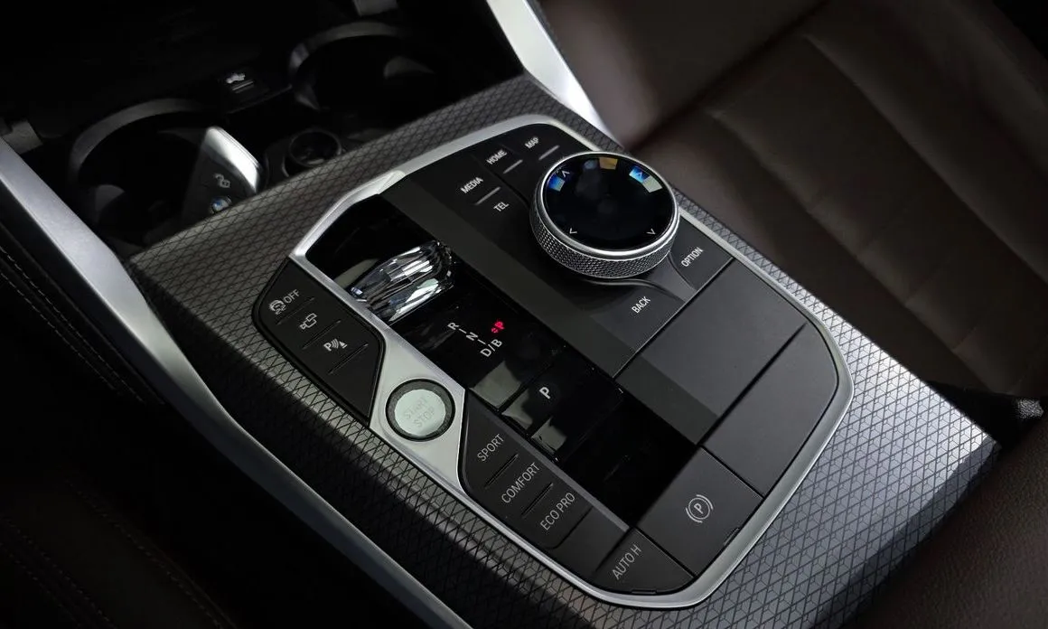 BMW i4 — фото 10