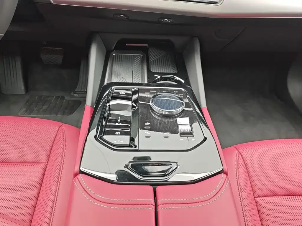 BMW i5 — фото 10