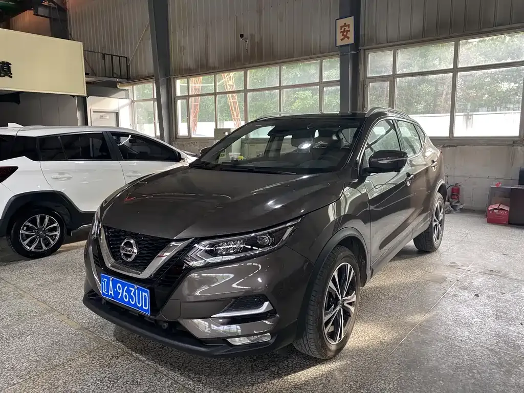 Nissan Qashqai — фото 1
